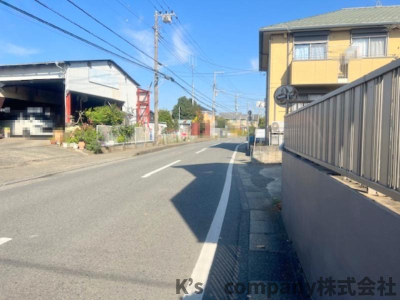 前面道路の様子です◇近くにコンビニがあり便利な立地です♪
