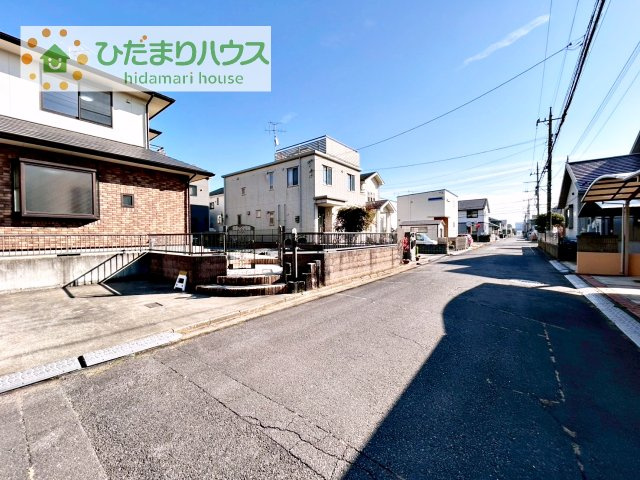 前面道路は人通りが少ないので安心です☆