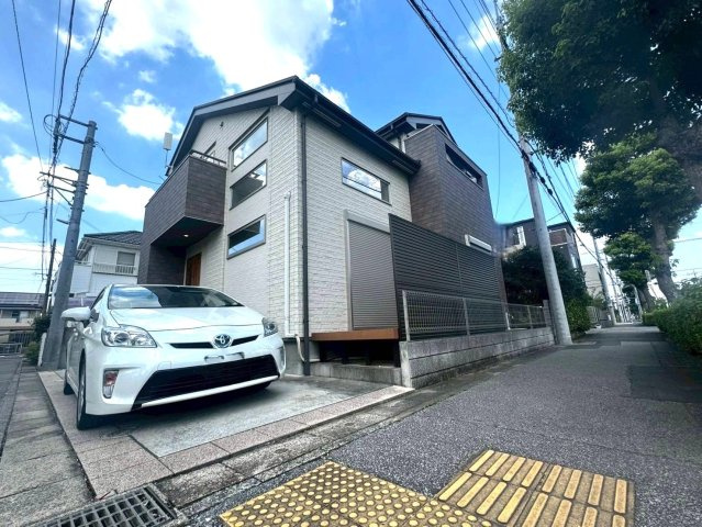 南西角地で陽当り良好！水回りの集中した家事ラク動線！リビングには開放感ある上部吹抜け！全居室収納付き・WIC・パントリー・玄関収納・豊富な収納スペース！千間台小学校まで徒歩約5分(350ｍ)です！