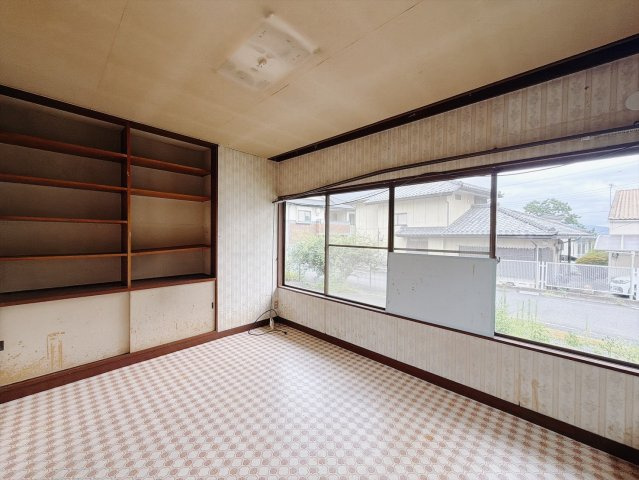 ■洋室｜大きな窓をご用意しています。日中はあたたかな日差し差し込み自分時間も充実できますね＾＾