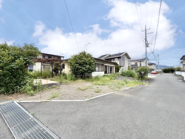 ■外観｜角地に位置しているため開放感があり、日当たりや風通しも良好で、快適な生活環境が整っています♪