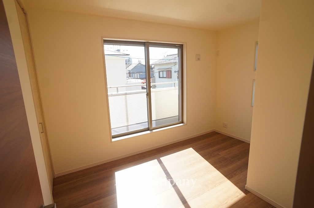 【2階：洋室5.25帖】バルコニーに面したお部屋です☆