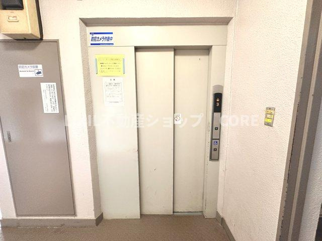 便利なエレベーター完備のマンション！小さなお子様連れの方やお年寄りの方にも安心の設備です。