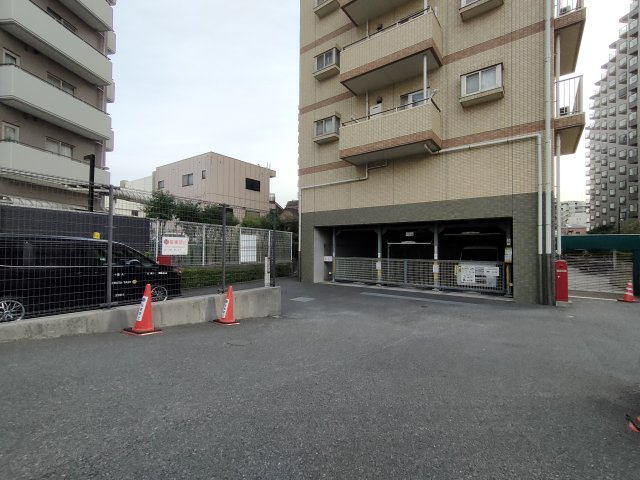 【駐車場】