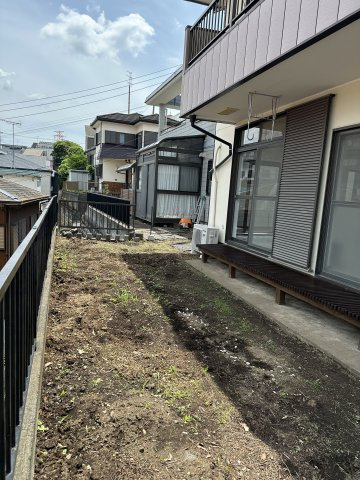 ◆お手入れのしやすいちょうどよいサイズ感のお庭付き。植栽や家庭菜園等多目的にご利用いただけるプライベート空間。　
