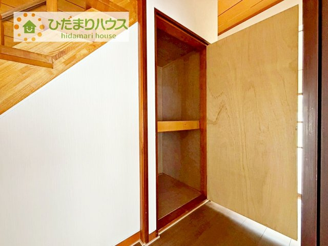 ちょこっとした収納があることで、消耗品のストックをするのにも便利です☆