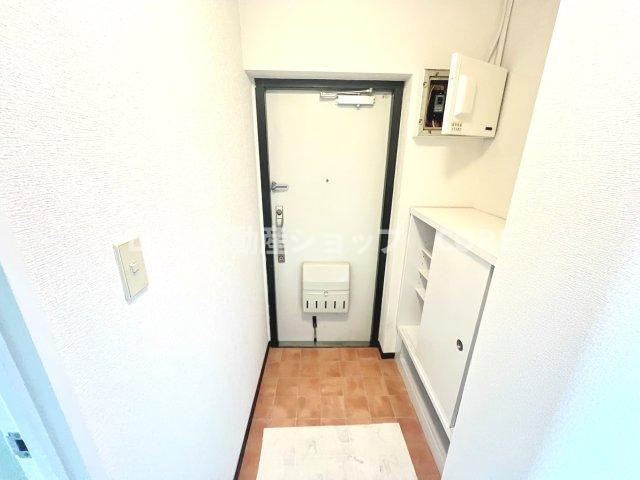 いつも気持ちよくご家族をむかえられるよう、玄関下駄箱収納をフル活用してスッキリとした玄関！　