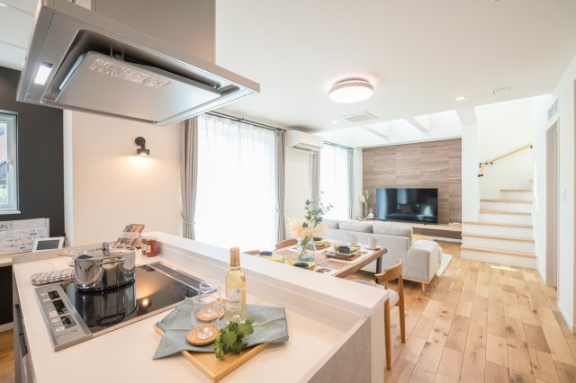 家具、家電、カーテン付き（保証外）