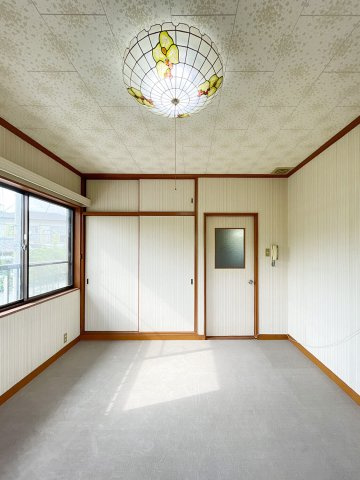 2階西側7帖の洋室
