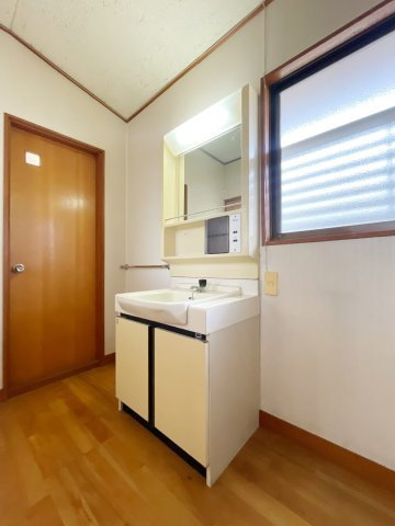 2階廊下にある独立洗面台
