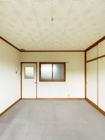 2階真ん中7帖の洋室