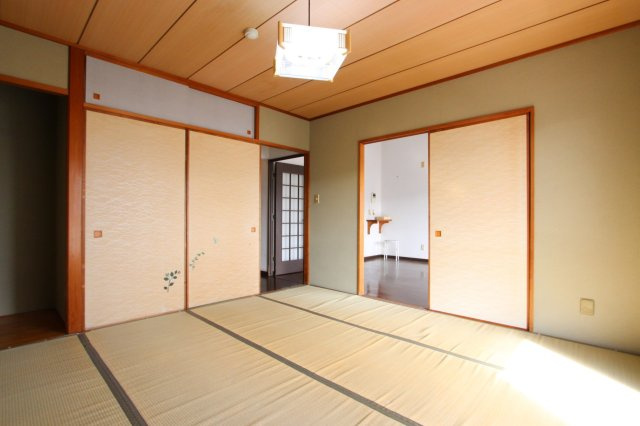 リビング横の和室はつなげても利用可能です！