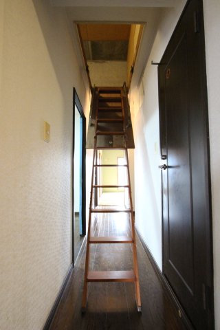 廊下天井に屋根裏収納（13.62？）あります！