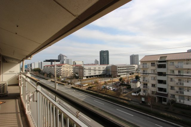 南側は道路・最上階5階のため開放感があります！