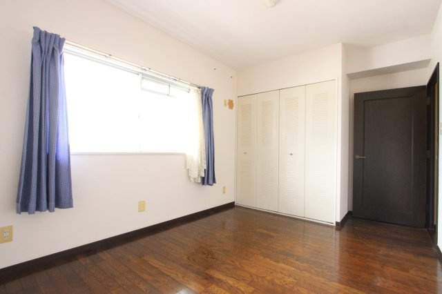 洋室約6.0帖　各居室収納あります！