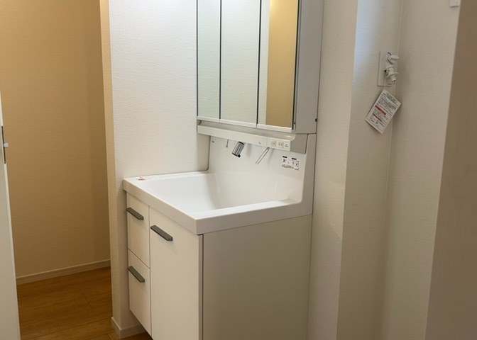 洗面化粧台では顔を洗ったり、身だしなみを整えることが本来の使い方ですが、用途によっては洗面化粧台に求められる機能が違ってくるため、ご自身や家族のライフスタイルに合ったものを選ぶことをおすすめ致します。