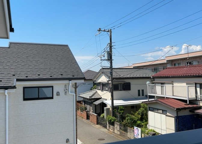 眺望を気にして物件を探す場合、前面に建物が建っていないか現地で確認しましょう！前面に建物があると景色はもちろん、日当たりや風通しにも影響が出てきます。住んだ時のことを想像しながら現地見学をしましょう。