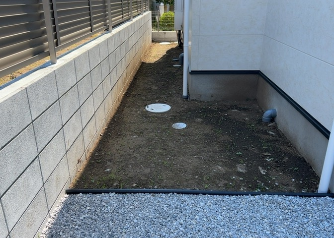 庭があることでガーデニングや家庭菜園はもちろん、こどもの遊び場やペットを放して遊ぶことができます。また、家の周囲に余裕があるということです。隣地との間があれば、十分な日当たりと、風通しが確保できます。