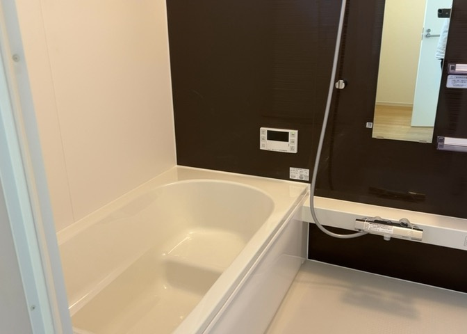 入浴時の快適さも大事なことですが、綺麗な状態を維持できなければ気持ちよく入浴できません。毎日の掃除が楽という点は大事なポイントになります！カビが生えにくく掃除がしやすい、壁や浴槽を選ぶといいでしょう。