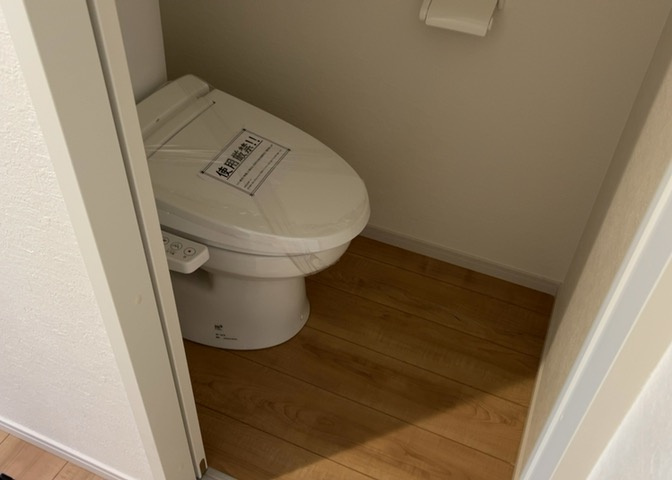 トイレは大きさや形、機能、抗菌性などが異なる多種多彩なタイプが各メーカーから出ています。それぞれに良さがあるため、事前にどういったタイプのトイレがいいのかをご家庭内で決めて、内見に行くといいでしょう。