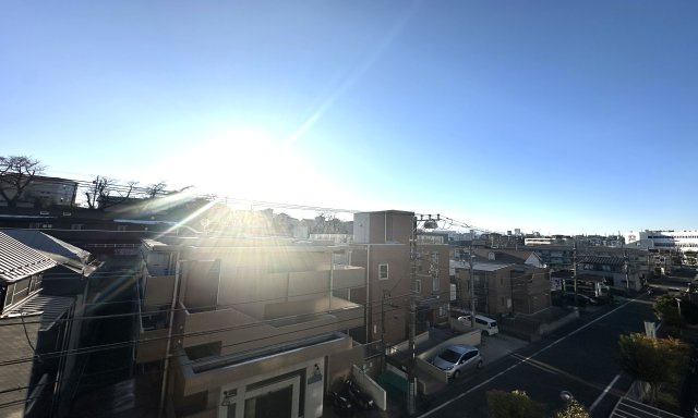 晴れた日は見晴らしも良く、干したシーツはお日様の温もりを感じる気持ち良い仕上がりになりそうですね。