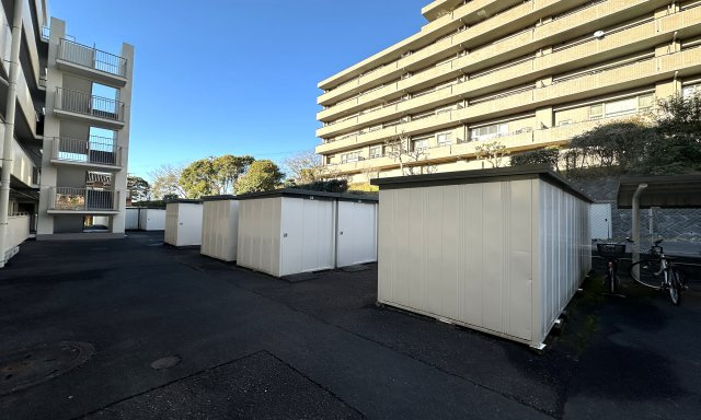 トランクルーム付きのマンションです。