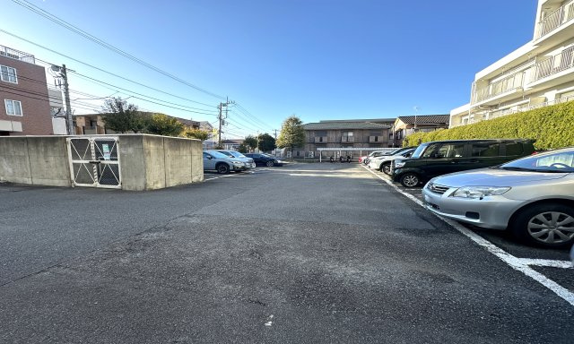 駐車場の空き状況については、その都度、確認いたしますのでお気軽にお聞きください。