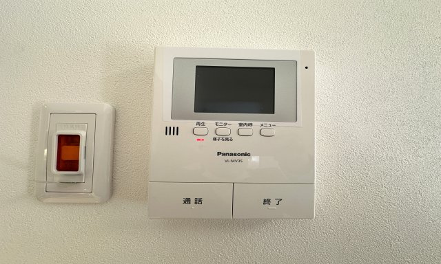 テレビモニター付きなので急な来客時やお子様のお留守番にも安心な設備ですね♪