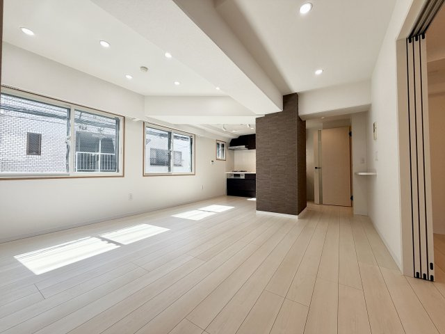 うららかな陽射しがどのお部屋にも降り注ぎますように、快適さを追求した間取設計。得難い立地環境での生活を恵みの豊かな永住の地へと変えてくれます。