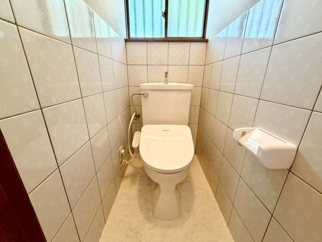 2階のトイレです☆新品交換済♪