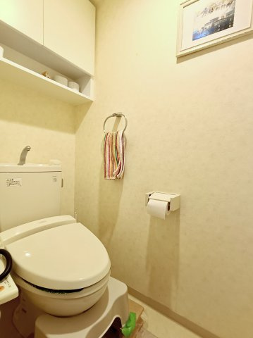 【トイレ】　シンプルで清潔感のあるトイレ空間です
