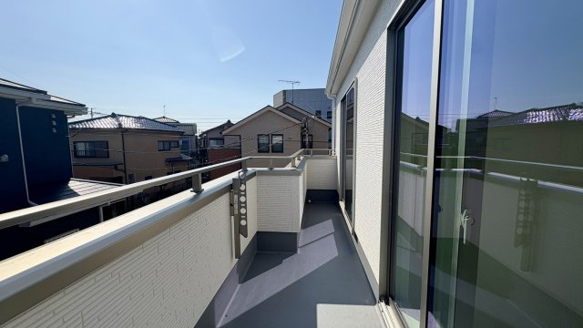 南東向きバルコニーで陽当り良好です！