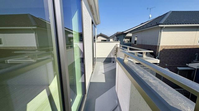 南東向きバルコニーで陽当り良好です！