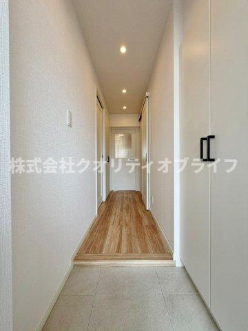 シンプルなつくりの玄関