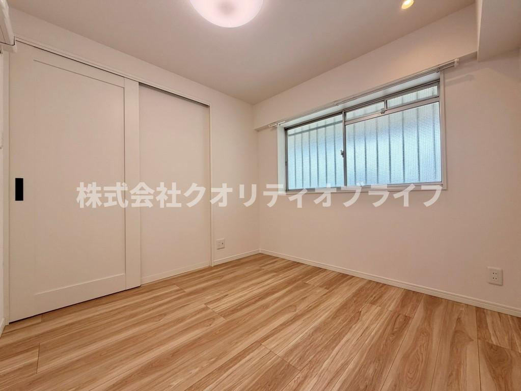 4.3帖洋室は東向きの窓がついてます
