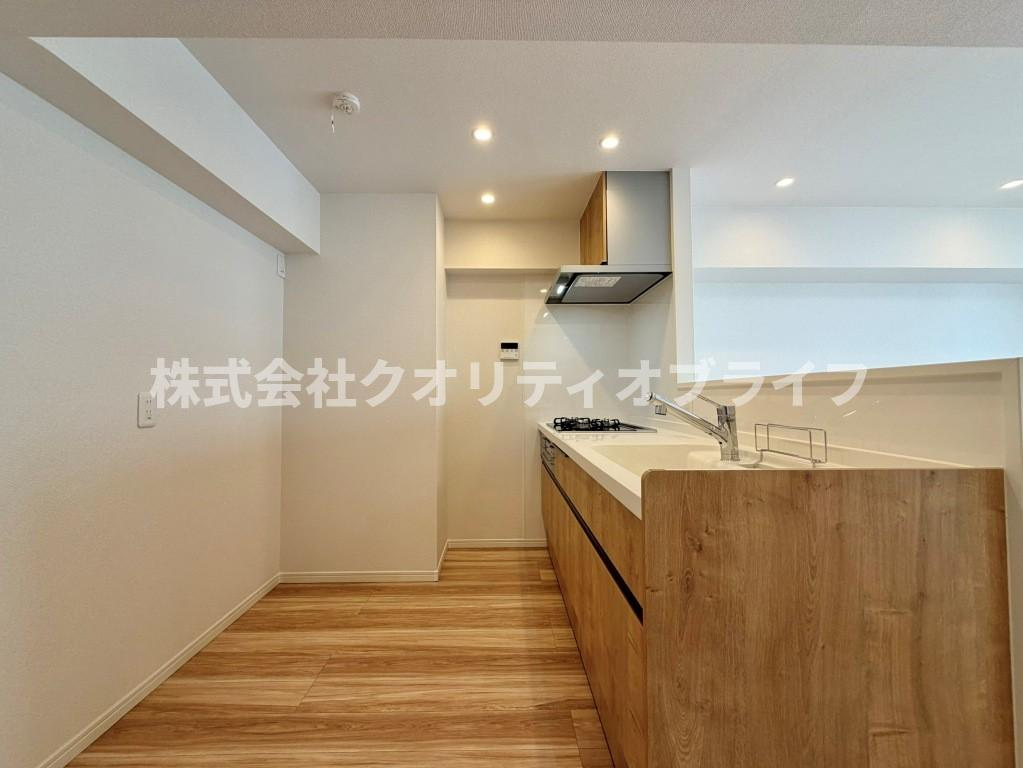 キッチンは後ろのスペースもしっかりとられており、使い勝手がよさそうです
