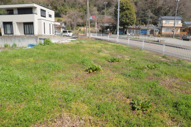 隣家の土地はどうなっているのか、生活利便施設が近くにあるのか、学校まで近いかなど、お客様のライフスタイルにあわせたイメージが重要です。また、近くにあると困る施設が近くにないかも確認するといいでしょう。
