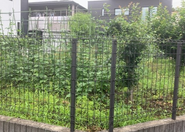 土地の形が極端に長細かったり、狭小地、あるいは道路との高低差がある傾斜地だった場合、後々売ろうとしても買い手がつかない場合もあります。後々、売却することになった時に価値の下がらない土地を選びましょう。