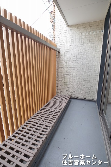 東向きで朝の日差しが明るいバルコニーです！