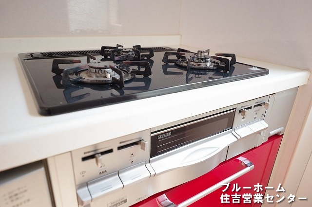 お料理が楽しくなる3口コンロ・グリル付き！