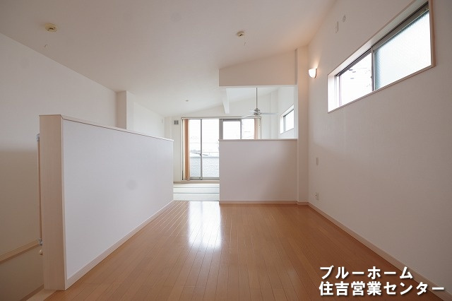 約7.5帖の洋室です！開放的な空間かつ2面採光で明るいお部屋！