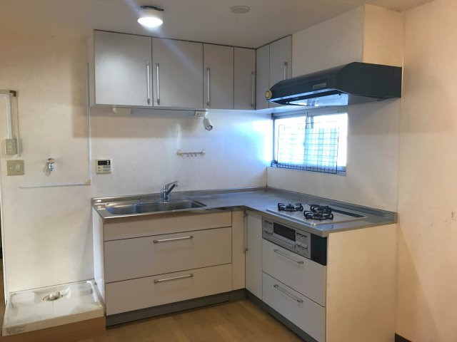キッチンは作業しやすいL字型。