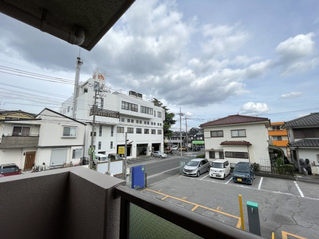 前面棟無しで南東向きのバルコニーは、陽当たり・通風・眺望良好です。