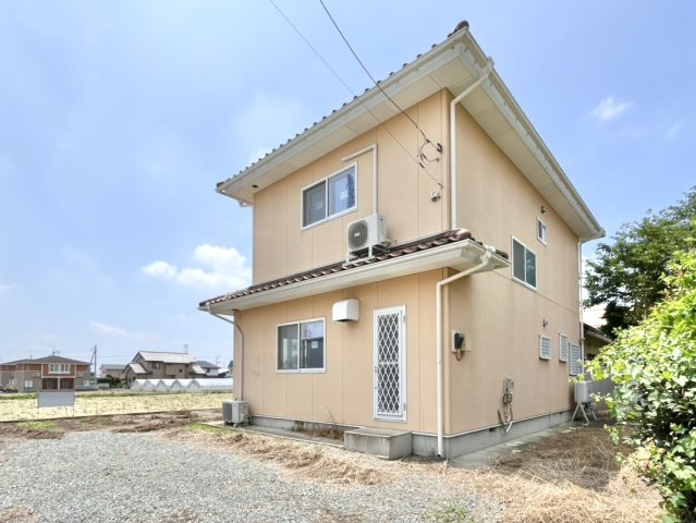 ■外観｜広々とした駐車スペースで楽々駐車可能！お買い物後もスムーズにお荷物を運べます♪