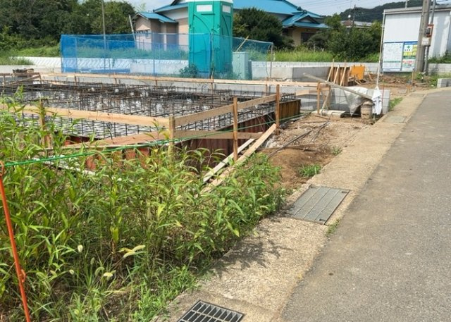 家族でのBBQを行うのであれば3坪程度の広さがあればよいでしょう。ガーデニングや家庭菜園を楽しむ際は、手入れが行き届く範囲にすると安心です。また、庭のある方角や接道が気になる方は事前に確認しましょう。