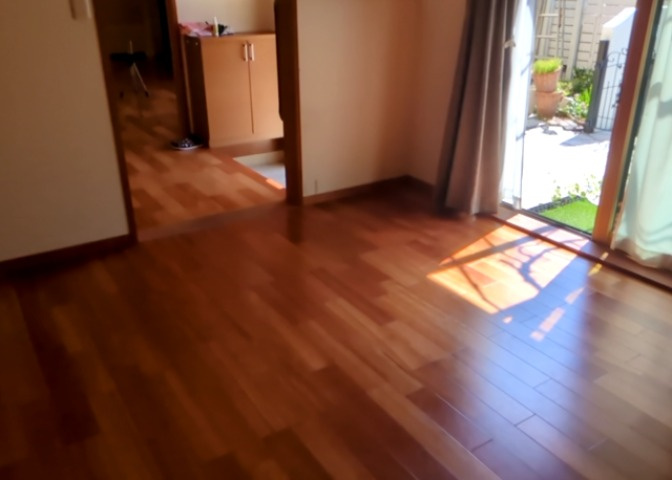洋室のメリットは重い家具が置きやすく、身の回りが整理しやすいことです。　床がフローリングのため畳とは異なり凹みにくいです。　クローゼットなど収納が豊富で、普段使わない旅行カバンや服の整頓も簡単にです。