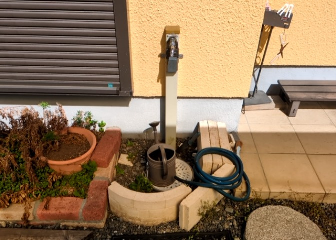 敷地内に散水栓や立水栓があると便利です。水道水を直接利用できるため、水を運ぶ手間を省くことが出来ます。大量の水を必要とする洗車作業や清掃などに役立ちます。その他設備とあわせて、現地でご確認ください。
