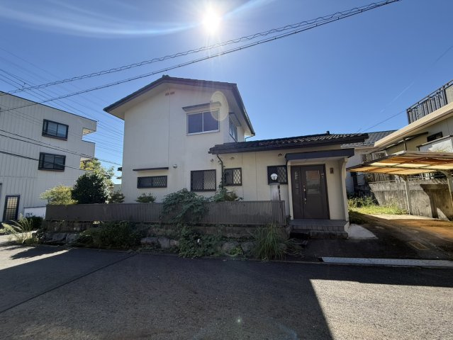 北西側の間口は約16ｍ。約68坪のゆとりある土地に平屋住宅など、幅広いプランをご検討いただけます。
