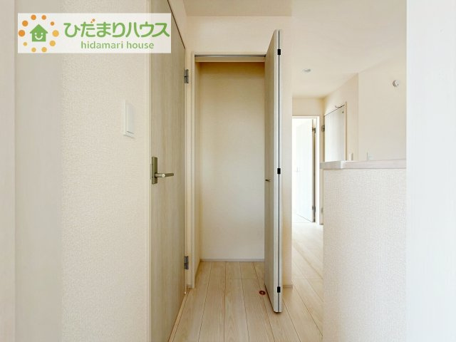 家族みんなで共同で使える便利な廊下収納！