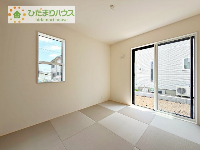 リビングと隣り合わせにある和室は合わせて24帖！扉を閉めれば、来客用の部屋として使えます♪